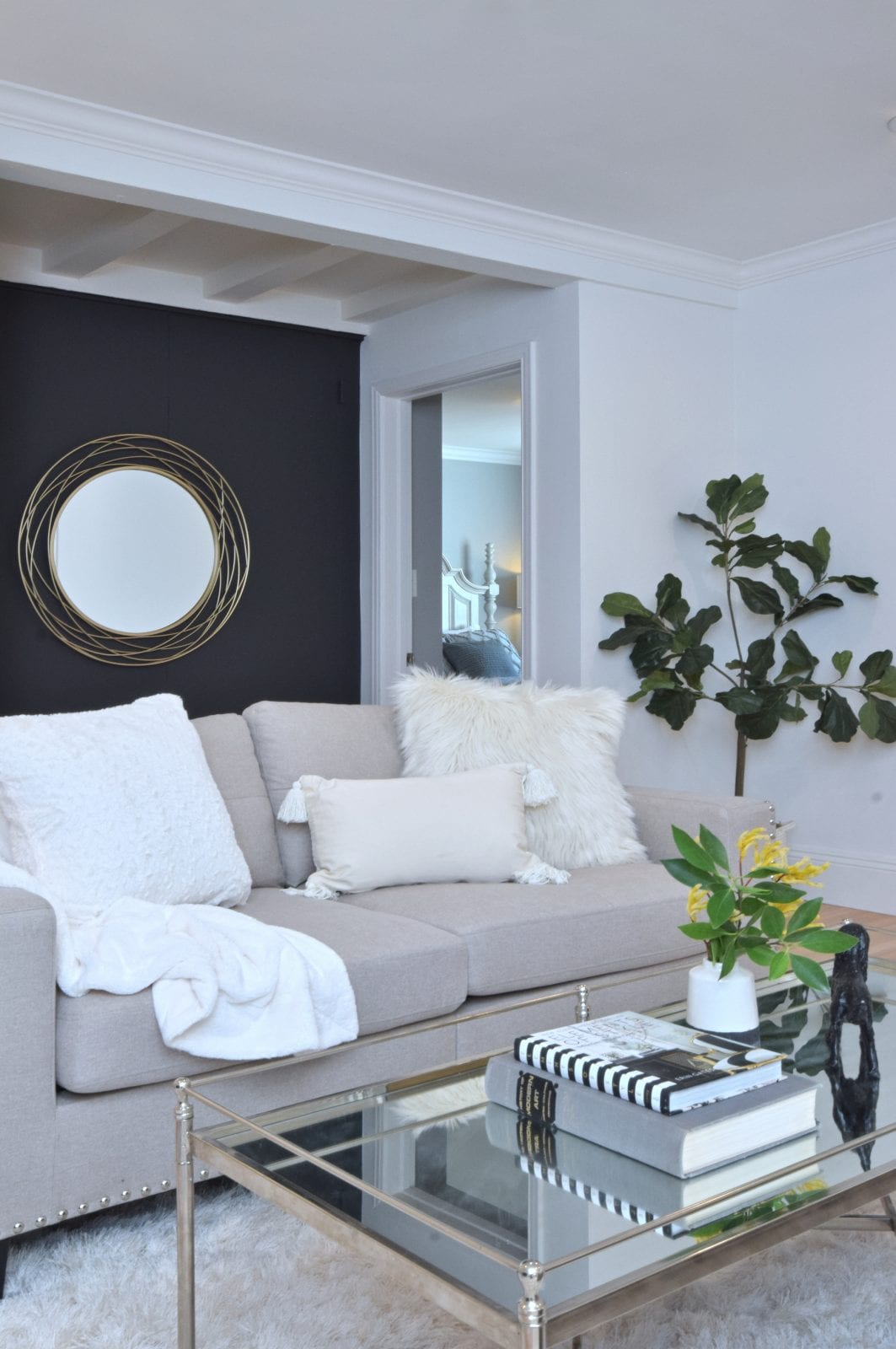 Black walls in decor