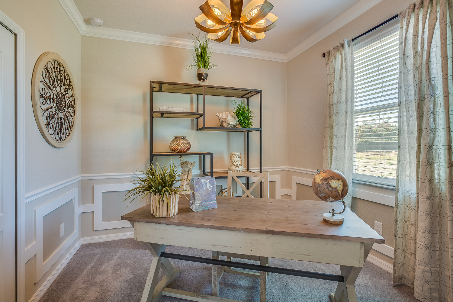 pamela-sandall-design-santa-monica-ca-home-staging-should-you-stage-your-home-before-listing-home-office-desk-work-from-home-traditional