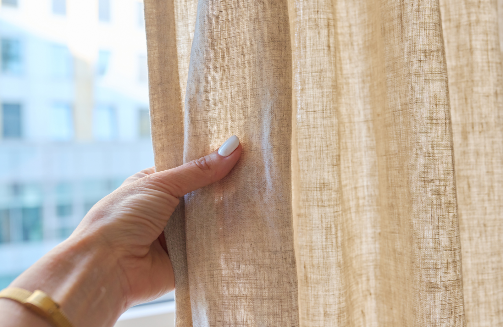 pamela-sandall-design-malibu-ca-staging-tips-traditional-linen-window-curtains
