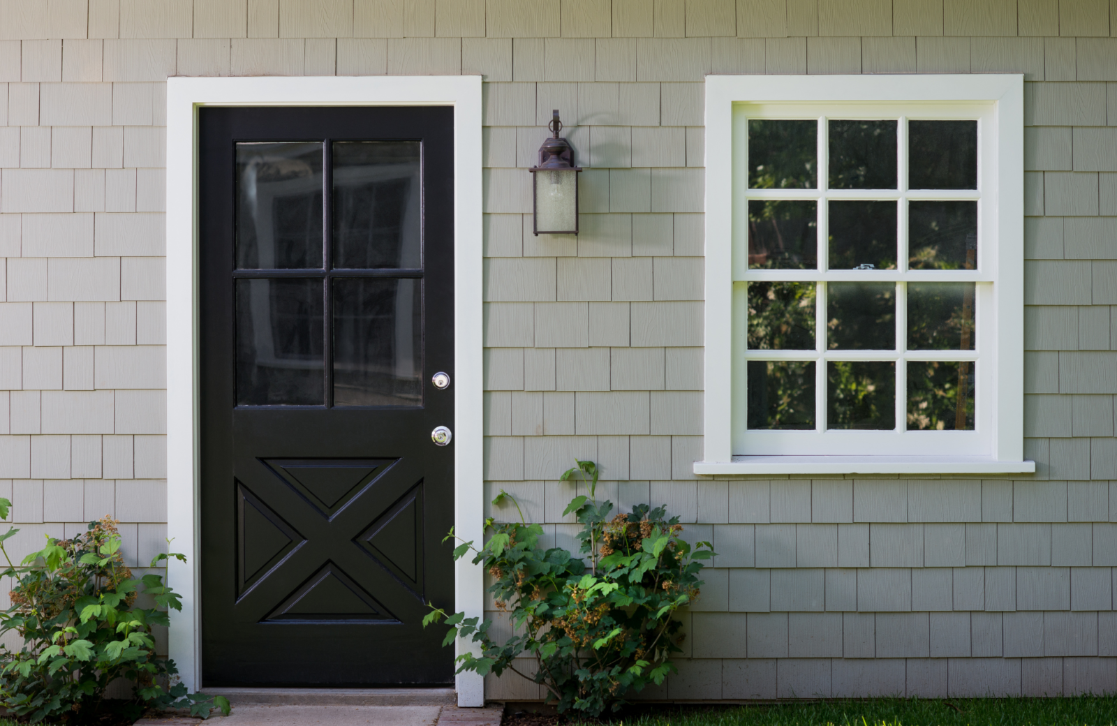 pamela-sandall-design-los-angeles-ca-accessory-dwelling-unit-black-traditional-exterior-front-door