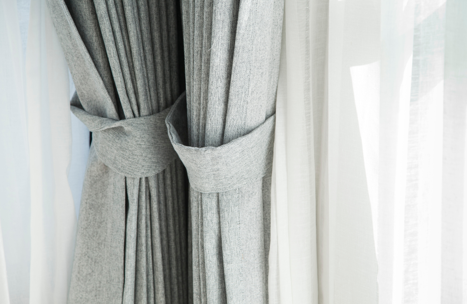 pamela-sandall-design-los-angeles-ca-choosing-curtain-fabric-traditional-drapery